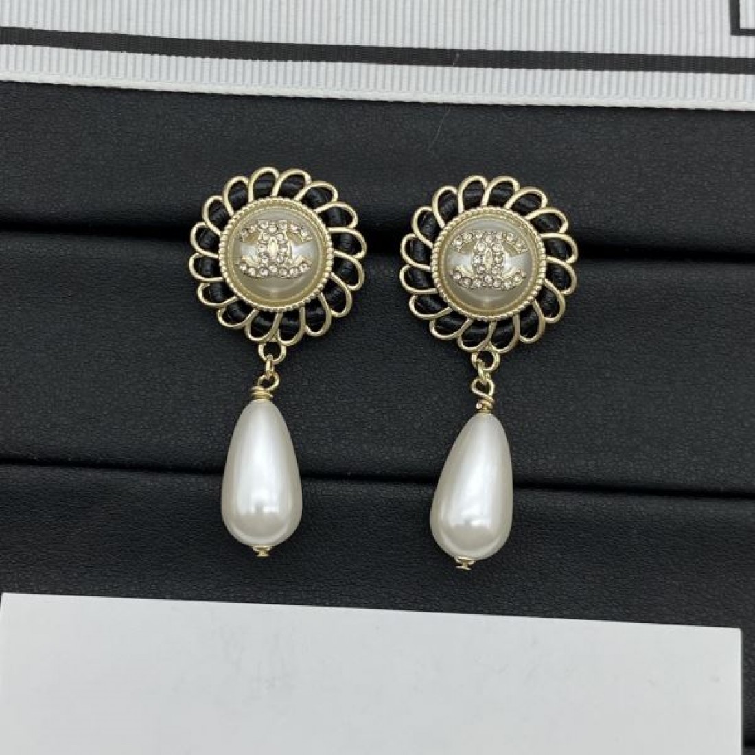 CHANEL コピー イヤリング ロゴ ファッションの最先端 シャネル