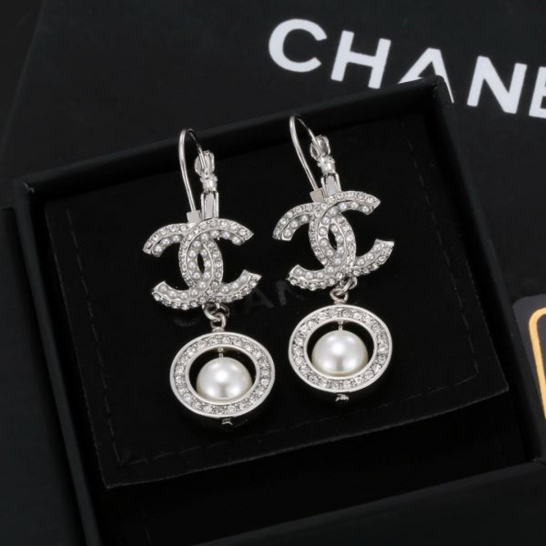 CHANEL コピー イヤリング ロゴ 新作セール価格でゲット シャネル
