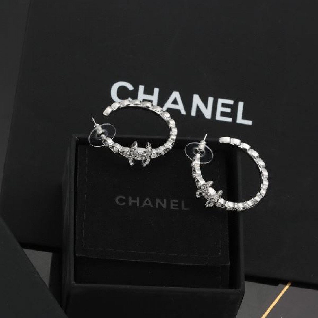 CHANEL コピー イヤリング ロゴ 希少！取り扱い店舗限定 シャネル