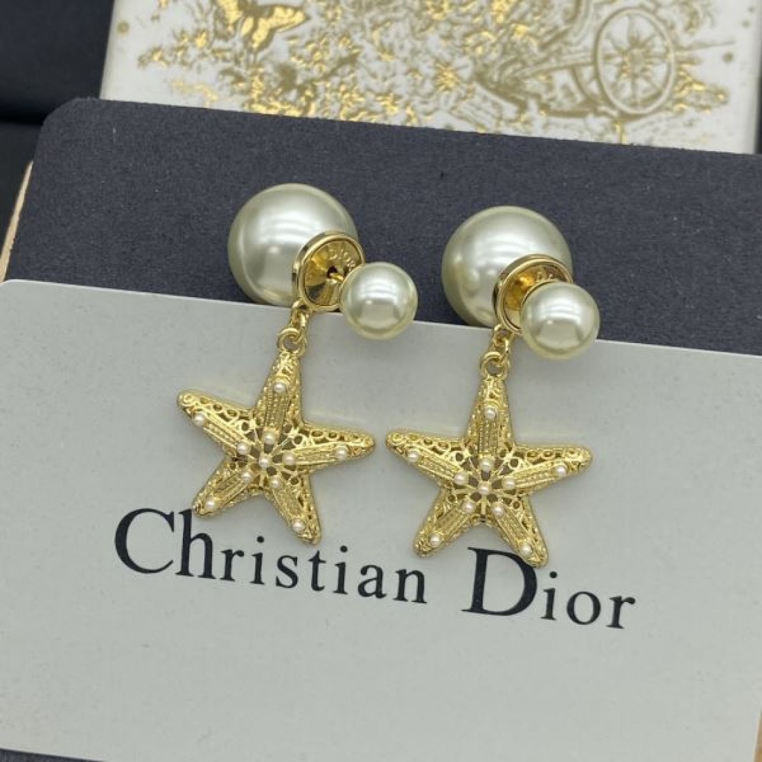 ディオール コピー イヤリング ロゴ これからの季節、大活躍 DIOR