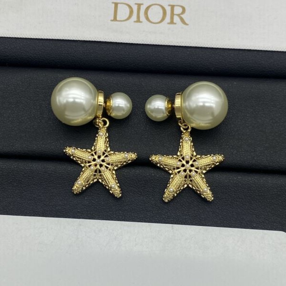 ディオール コピー イヤリング ロゴ これからの季節、大活躍 DIOR