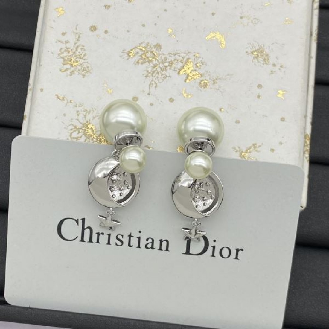ディオール コピー イヤリング ロゴ トレンドを追求した新作 DIOR