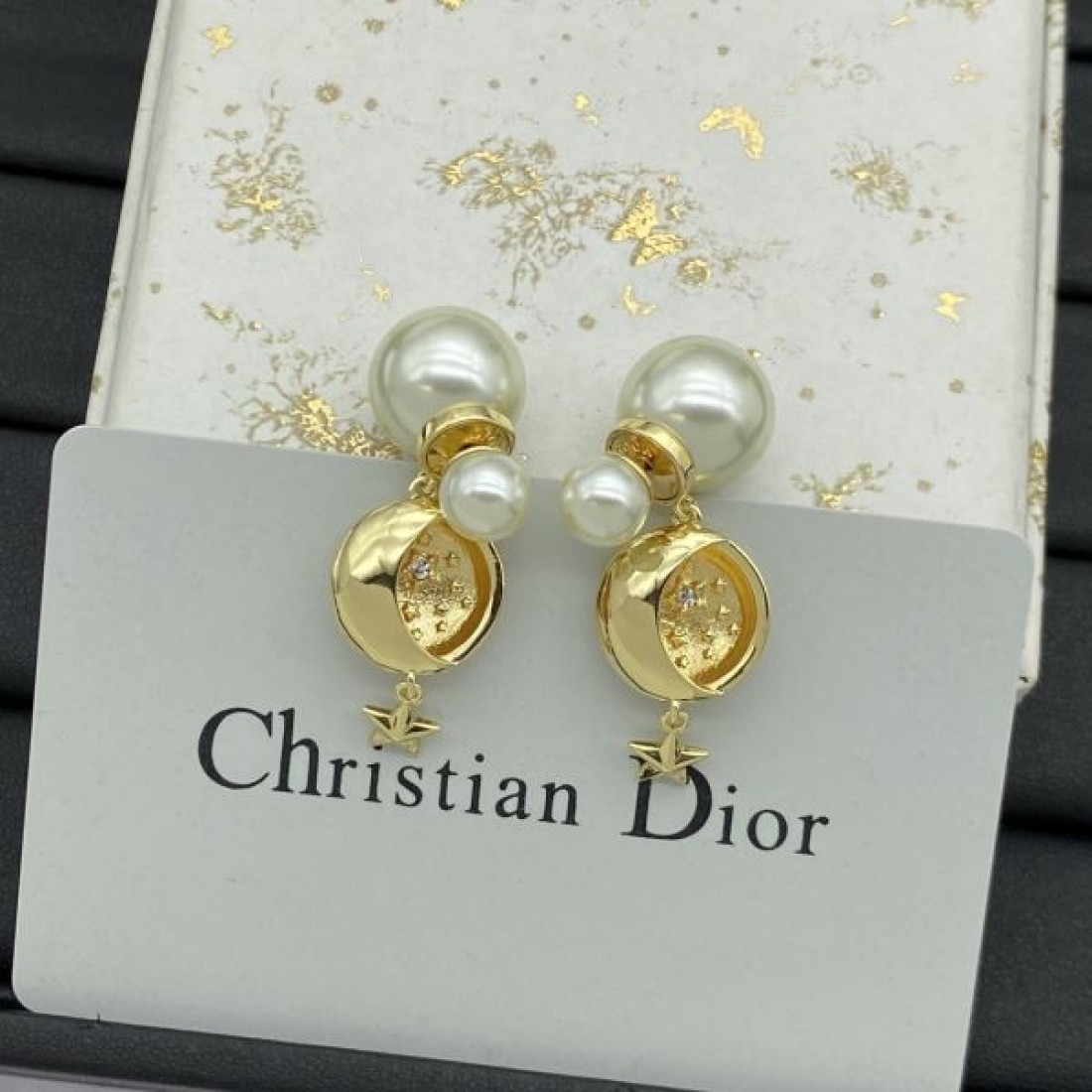 ディオール コピー イヤリング ロゴ トレンドを追求した新作 DIOR