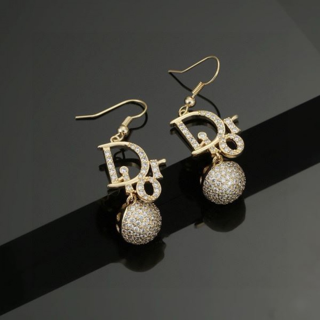 ディオール コピー イヤリング ロゴ ファッションに新しい色 DIOR