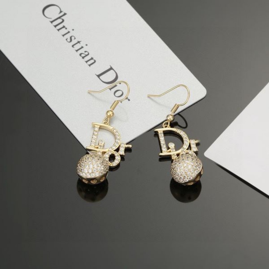 ディオール コピー イヤリング ロゴ ファッションに新しい色 DIOR