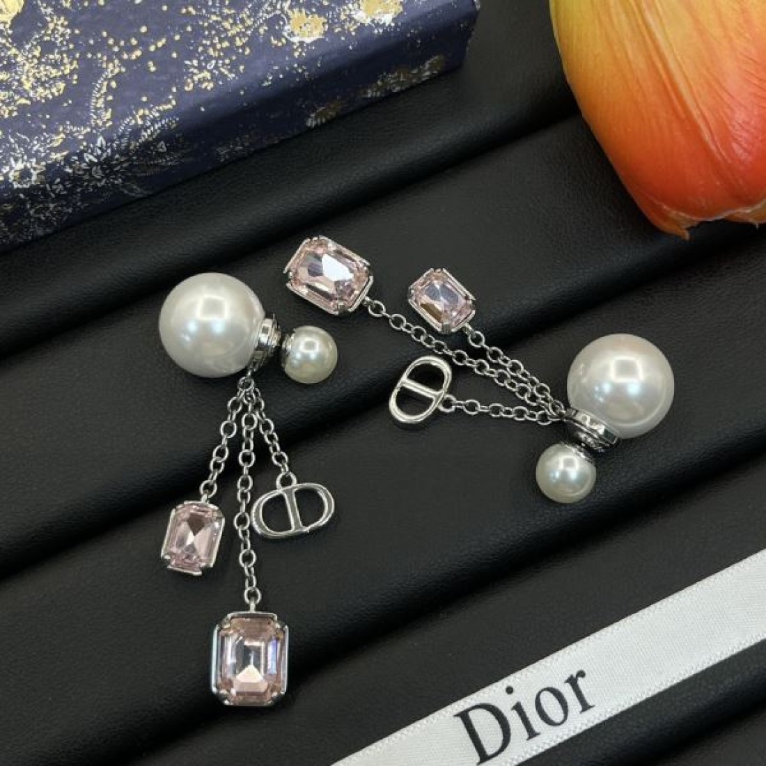 ディオール コピー イヤリング ロゴ 大人買い必須なこの春夏 DIOR