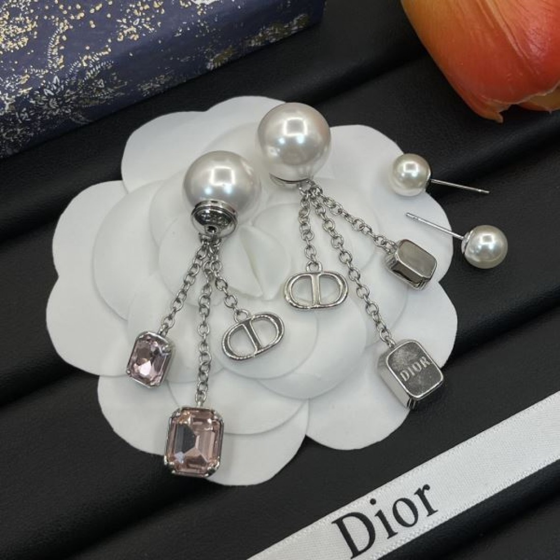 ディオール コピー イヤリング ロゴ 大人買い必須なこの春夏 DIOR