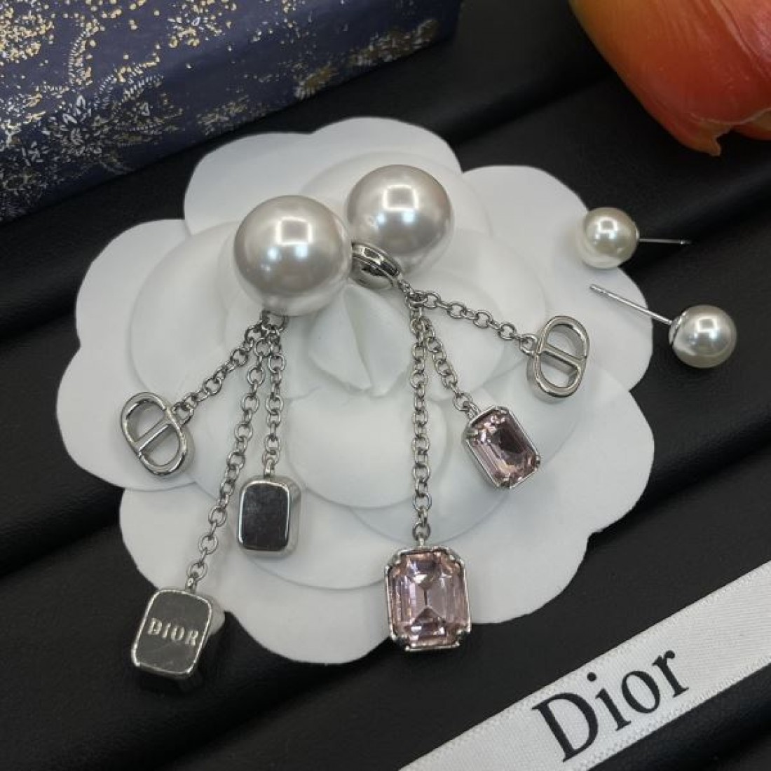 ディオール コピー イヤリング ロゴ 大人買い必須なこの春夏 DIOR