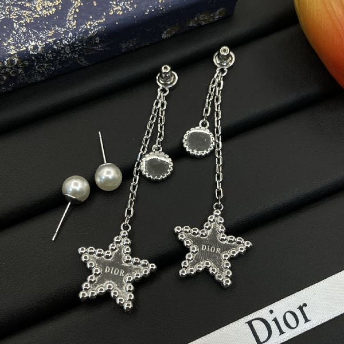 ディオール コピー イヤリング ロゴ 今年らしい優秀アイテム DIOR