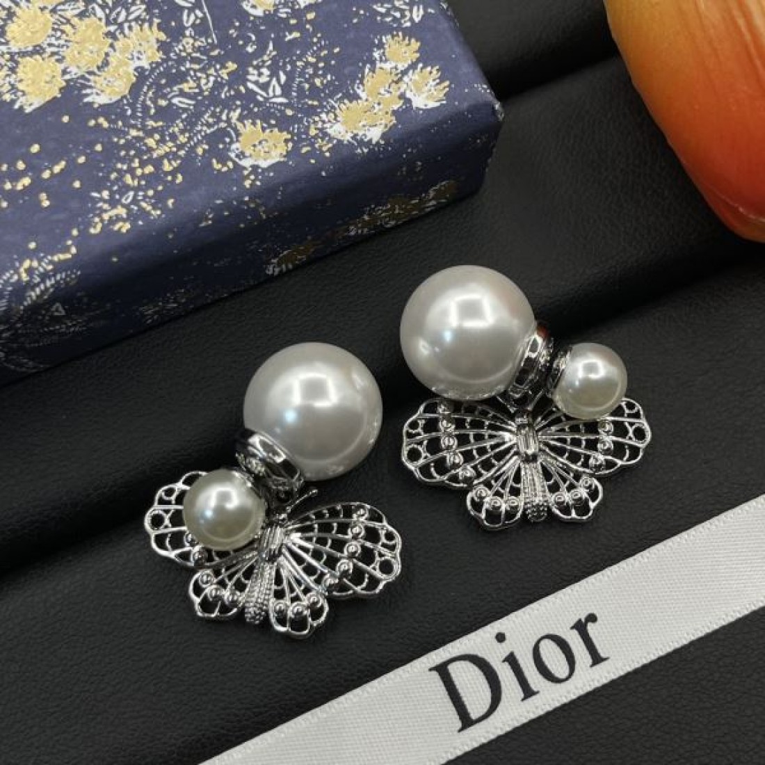ディオール コピー イヤリング ロゴ 今年らしく魅力的アップ DIOR