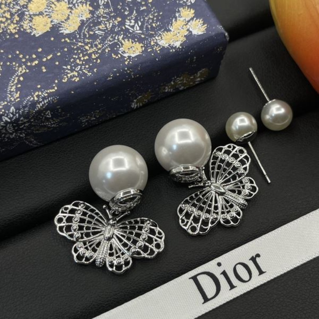 ディオール コピー イヤリング ロゴ 今年らしく魅力的アップ DIOR