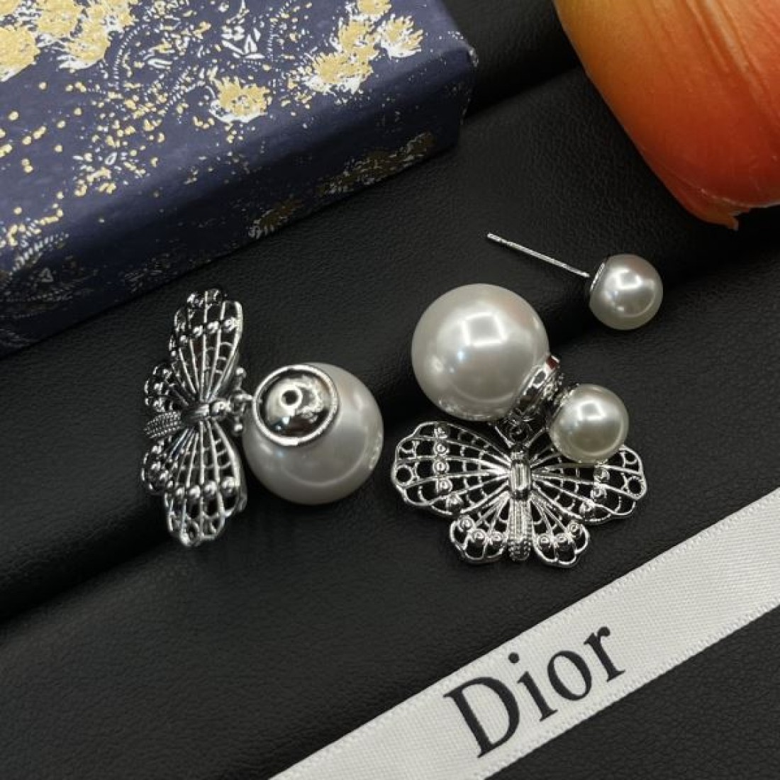 ディオール コピー イヤリング ロゴ 今年らしく魅力的アップ DIOR
