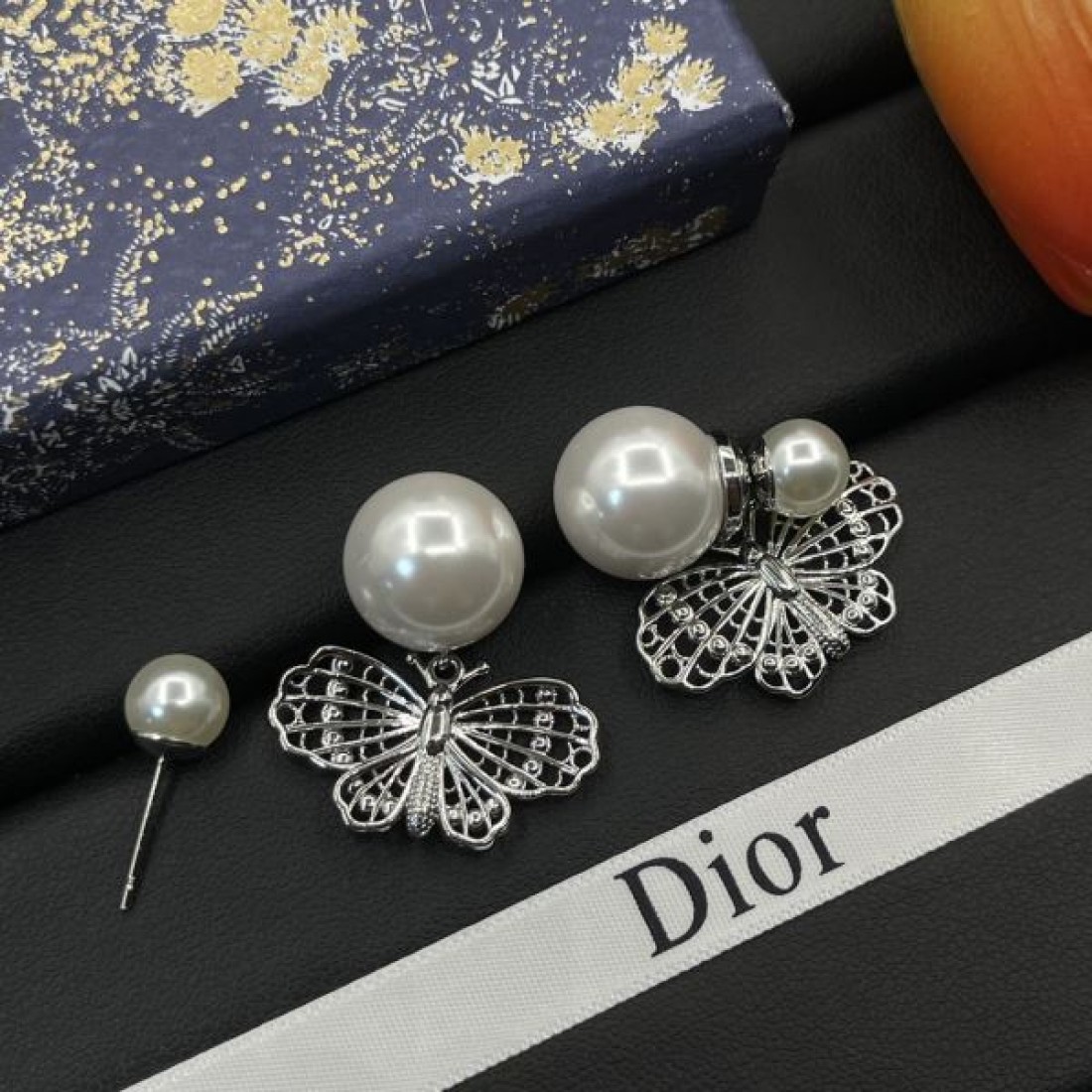 ディオール コピー イヤリング ロゴ 今年らしく魅力的アップ DIOR
