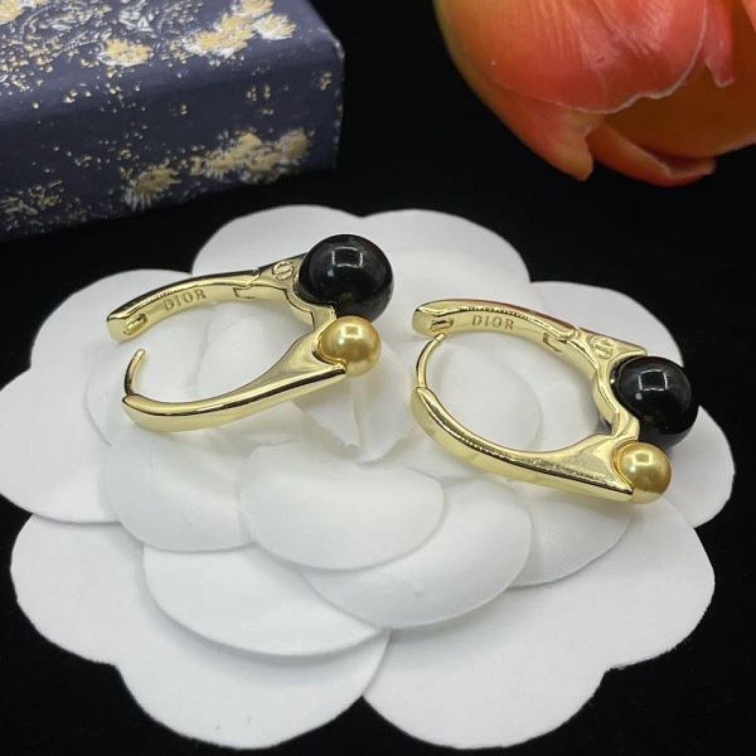 ディオール コピー イヤリング ロゴ 今季はファション感漂う DIOR