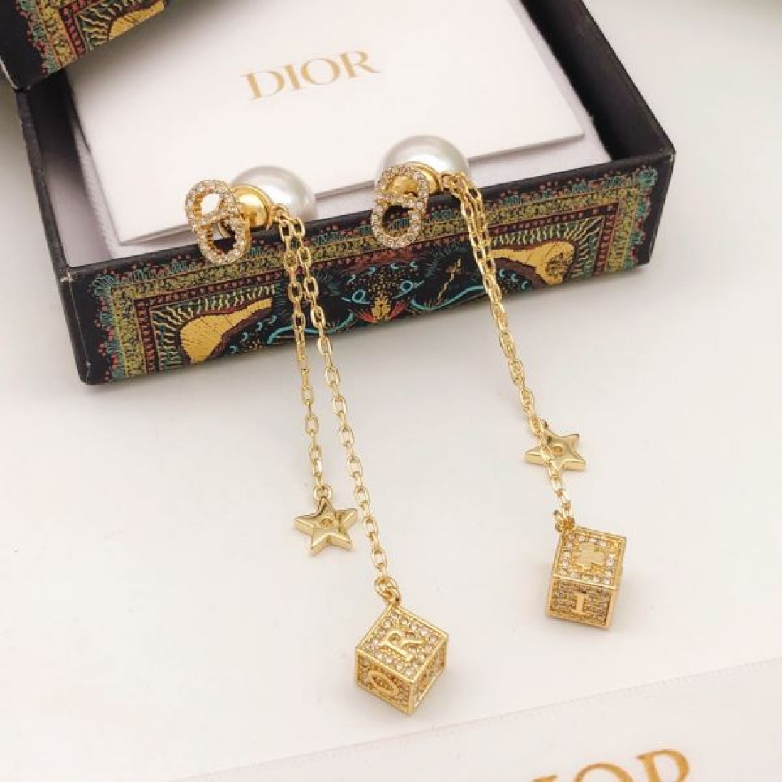 DIOR コピー イヤリング ロゴ 引き続き人気のアイテム ディオール