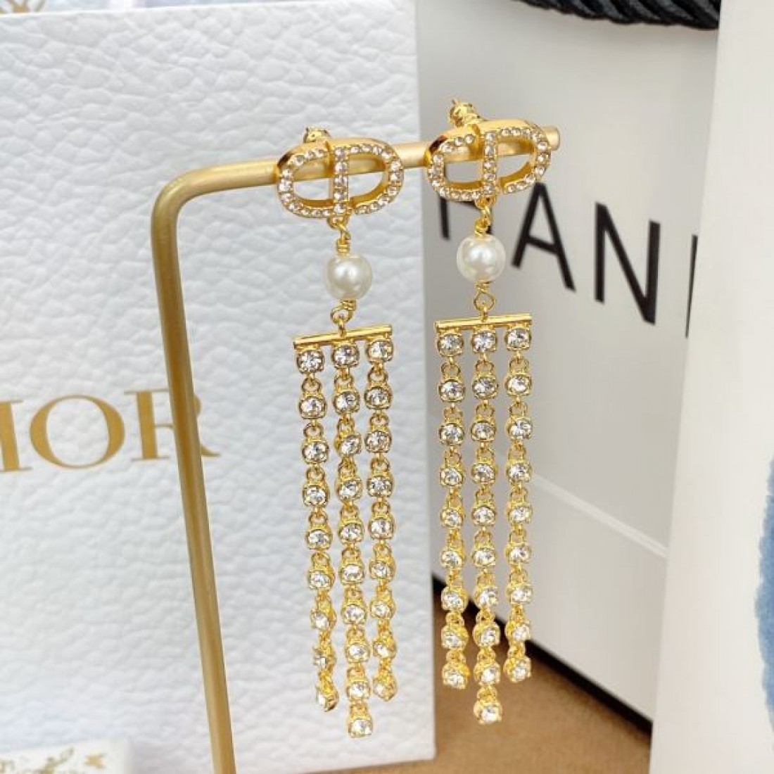 DIOR コピー イヤリング ロゴ 着回し力抜群のシンプル ディオール