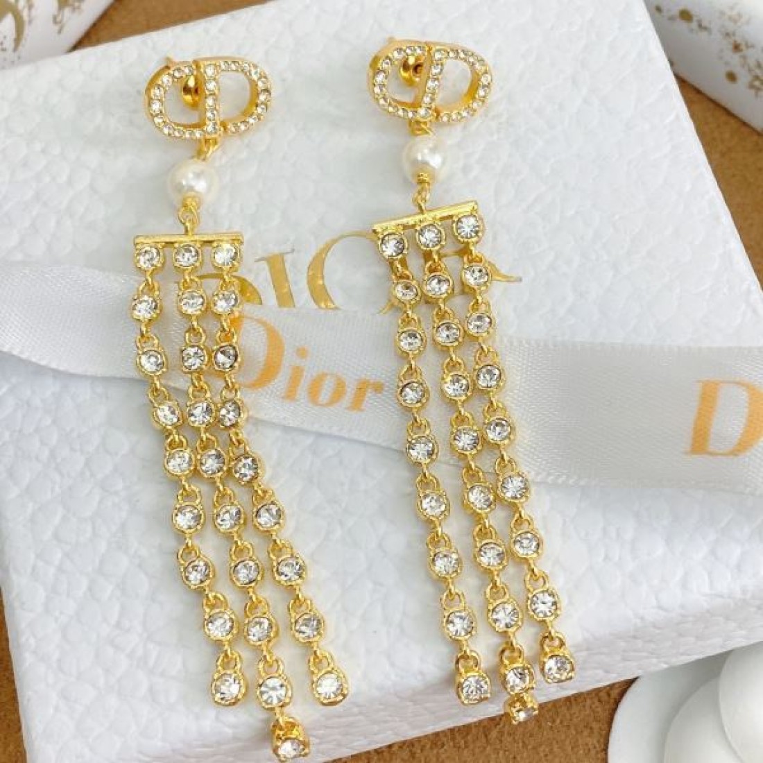 DIOR コピー イヤリング ロゴ 着回し力抜群のシンプル ディオール