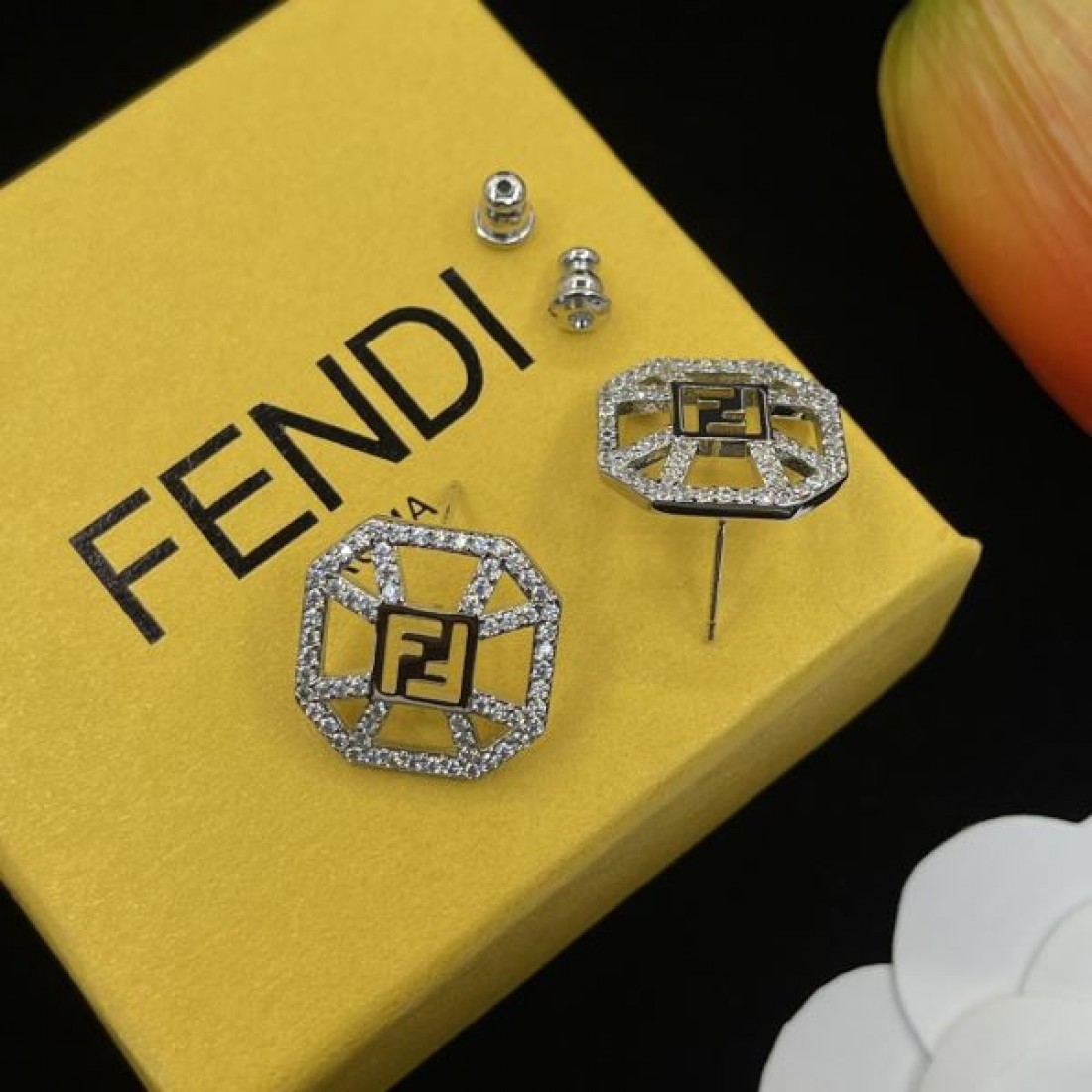 フェンデイ コピー イヤリング ロゴ 海外の顧客限定先行セール FENDI