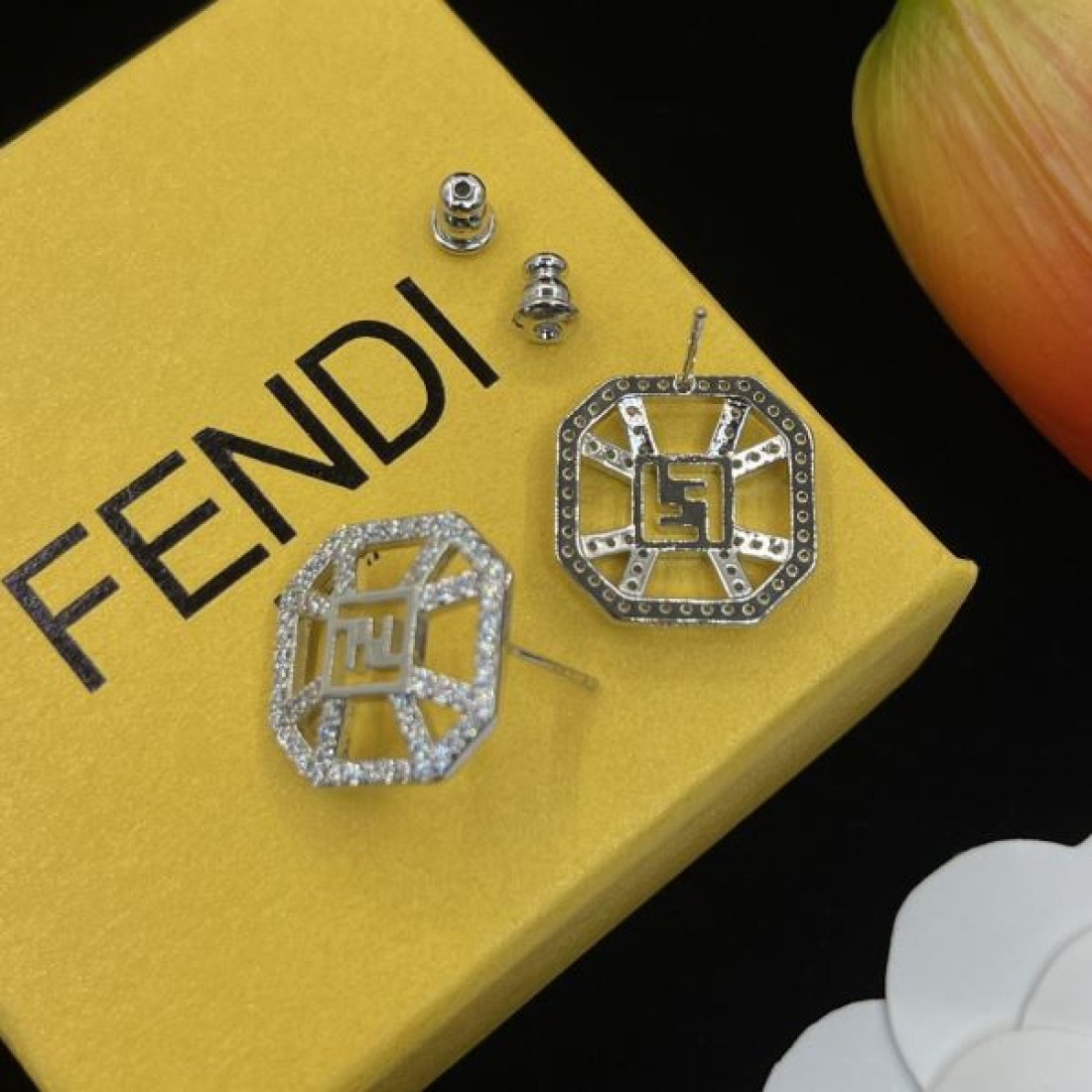 フェンデイ コピー イヤリング ロゴ 海外の顧客限定先行セール FENDI
