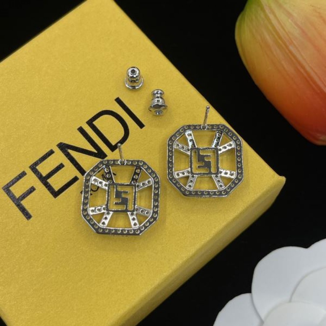 フェンデイ コピー イヤリング ロゴ 海外の顧客限定先行セール FENDI