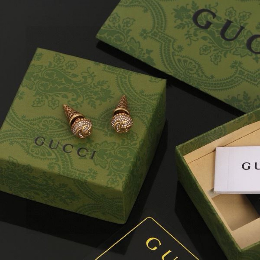 GUCCI コピー イヤリング ロゴ ゆったり感のあるアイテム グッチ