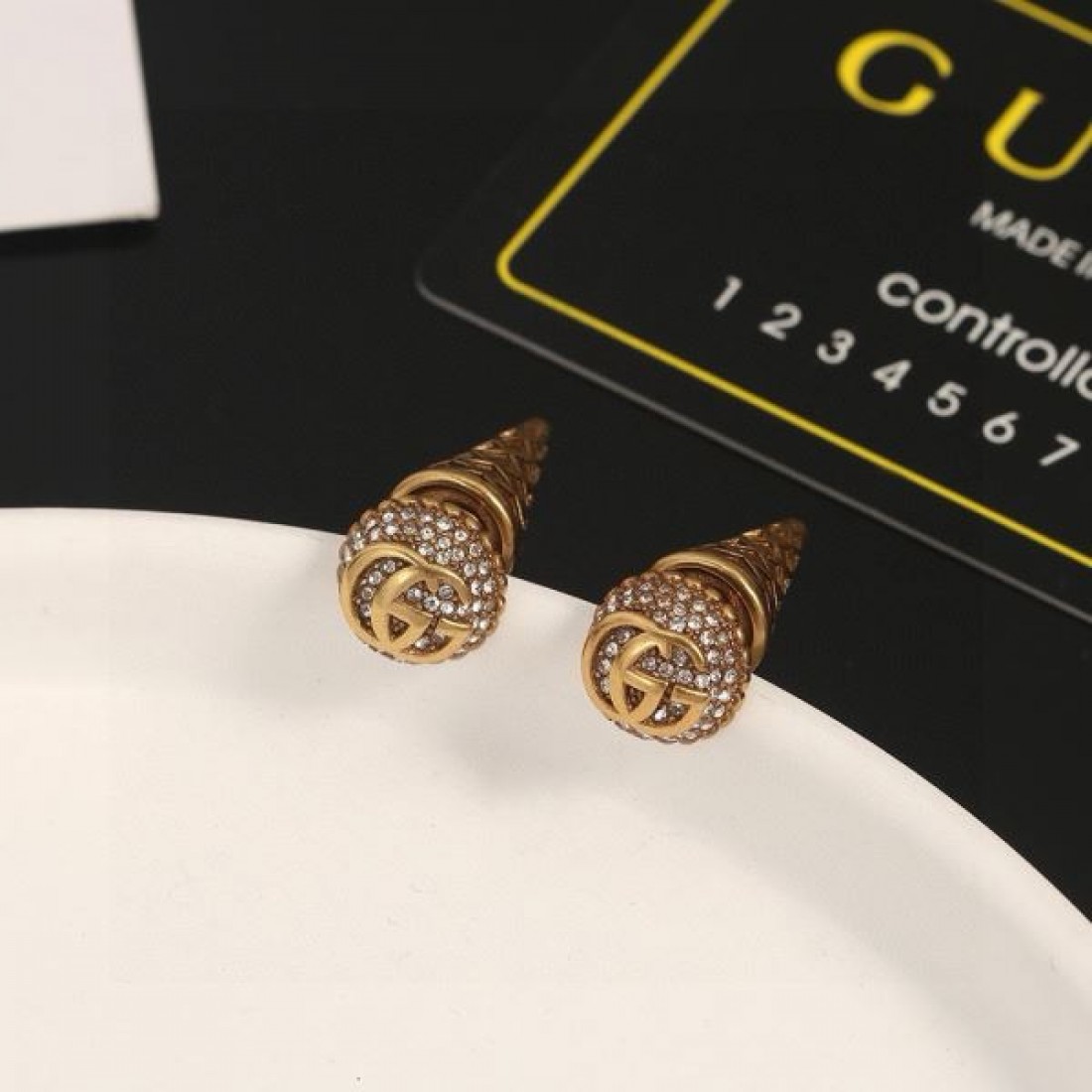 GUCCI コピー イヤリング ロゴ ゆったり感のあるアイテム グッチ