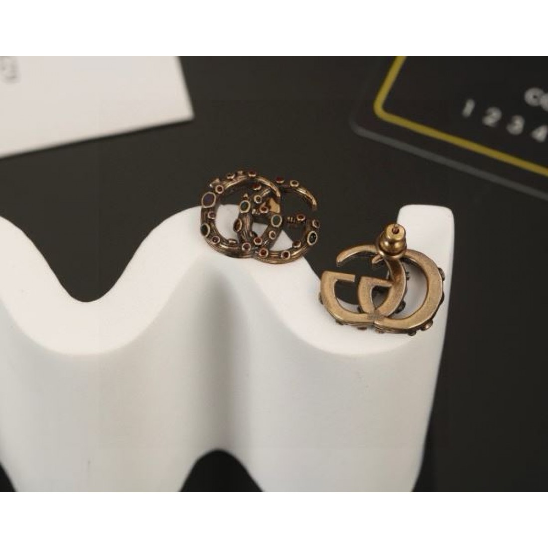 GUCCI コピー イヤリング ロゴ 着こなしが簡単につくれる グッチ