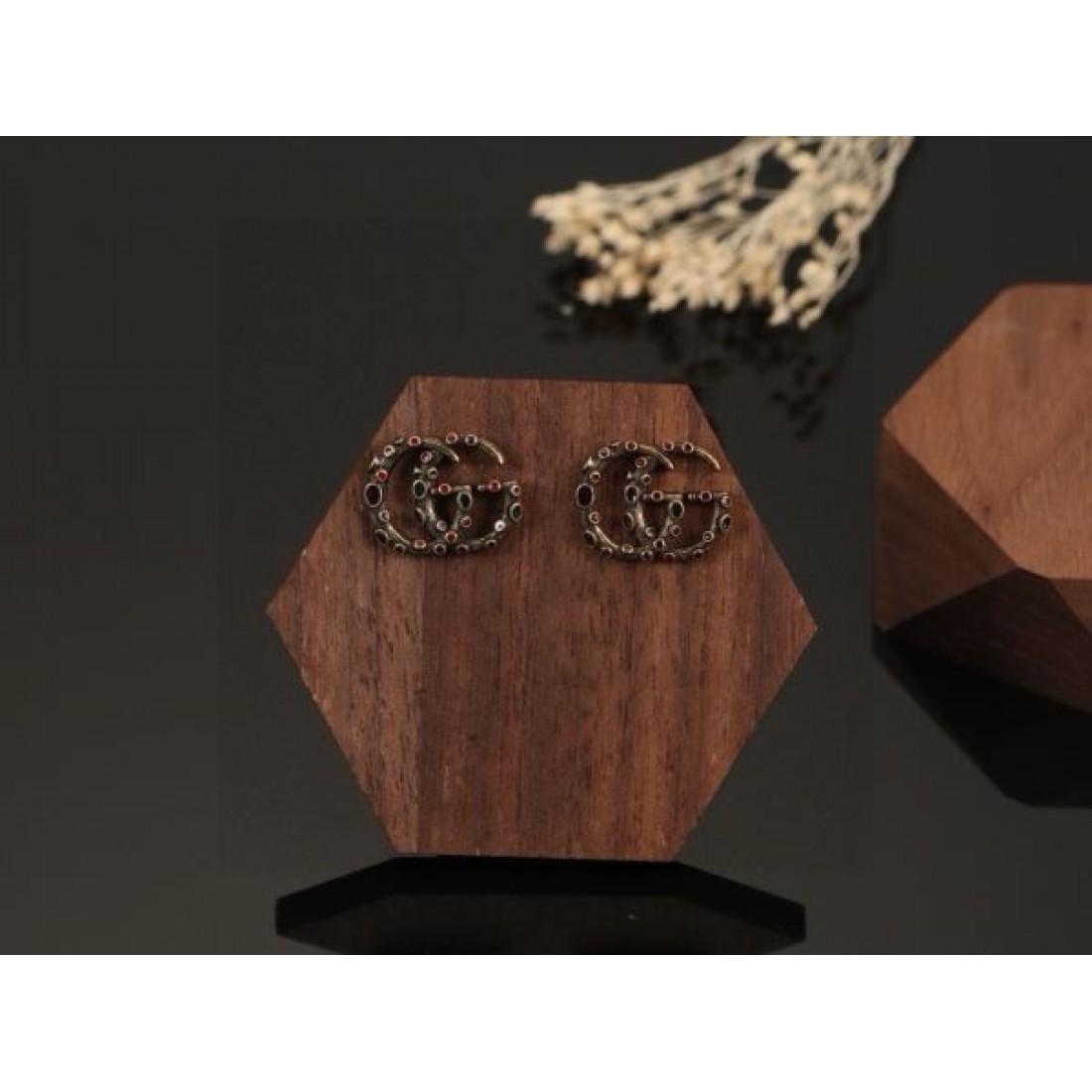 GUCCI コピー イヤリング ロゴ 着こなしが簡単につくれる グッチ