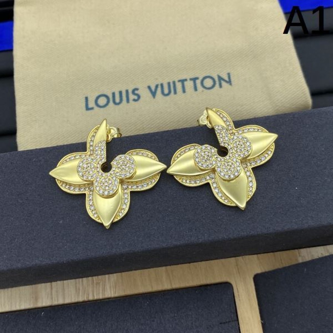 ルイヴィトン コピー イヤリング ロゴ 大人気限定カラー LOUIS VUITTON