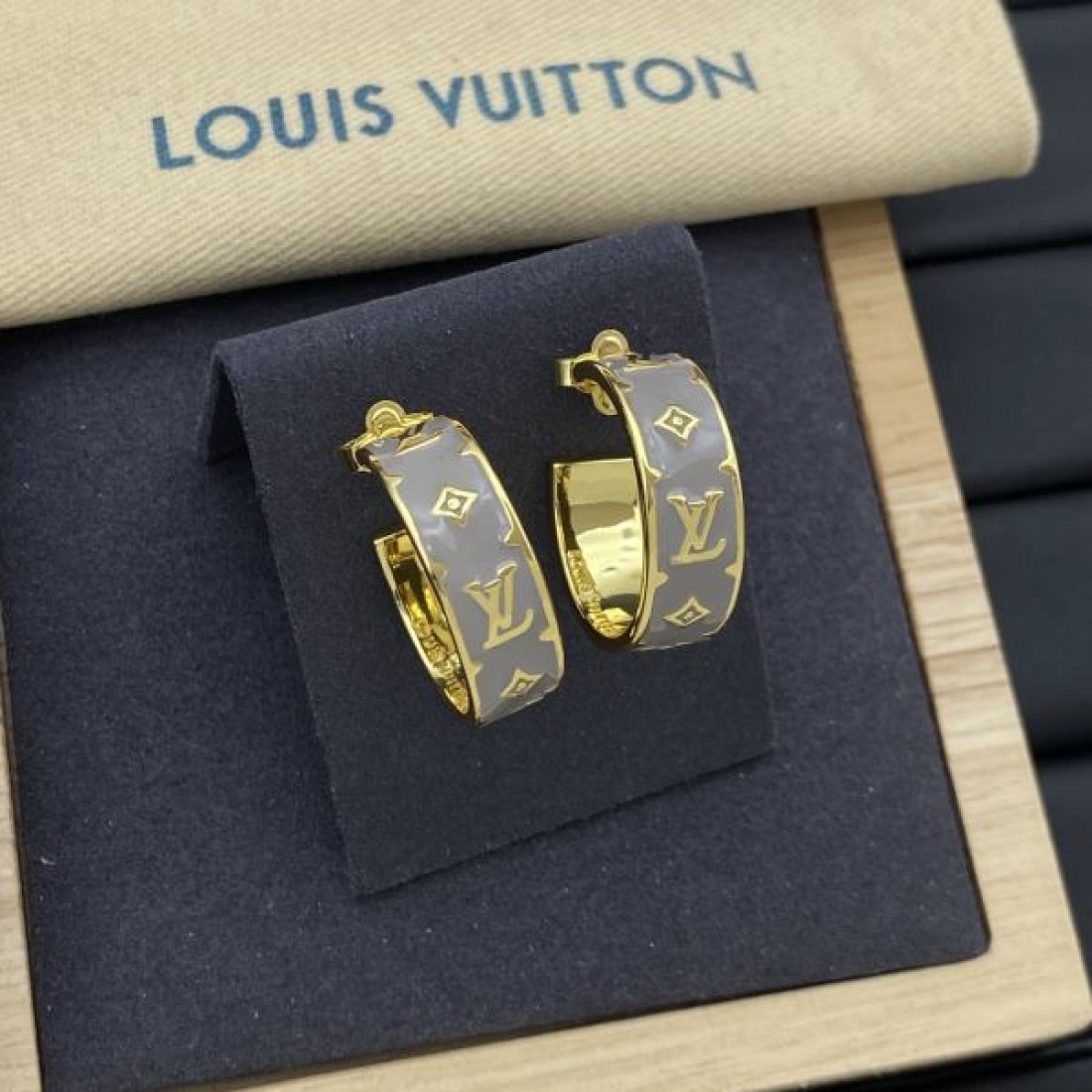 ルイヴィトン コピー イヤリング ロゴ 圧倒的人気を誇る LOUIS VUITTON