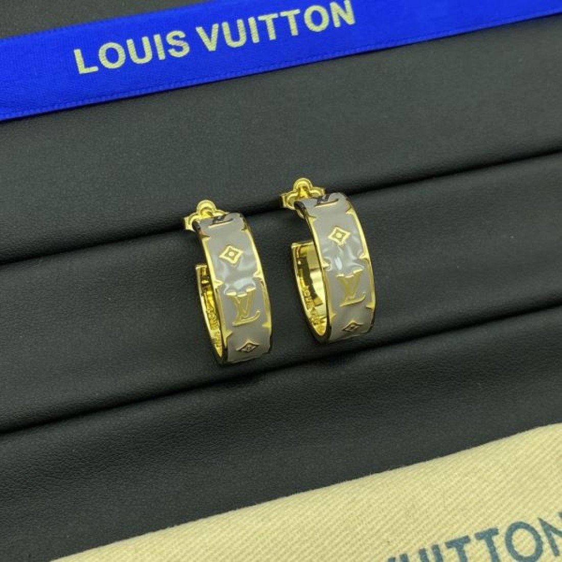 ルイヴィトン コピー イヤリング ロゴ 圧倒的人気を誇る LOUIS VUITTON