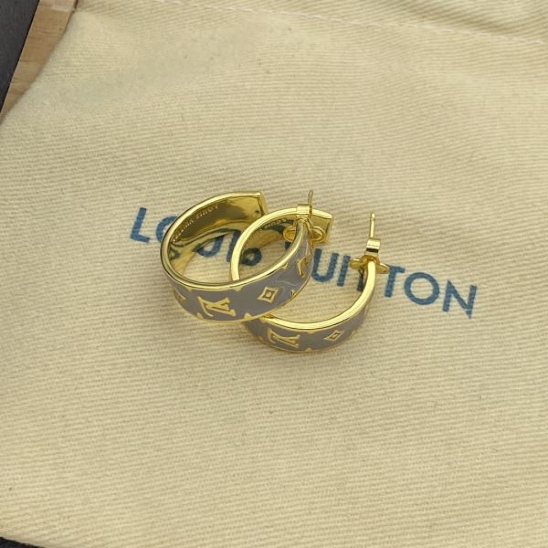 ルイヴィトン コピー イヤリング ロゴ 圧倒的人気を誇る LOUIS VUITTON