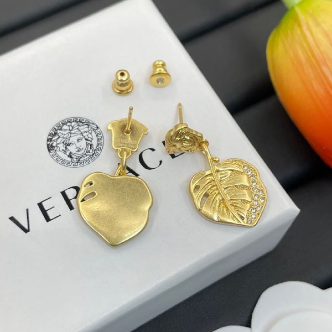 ヴェルサーチェ コピー イヤリング ロゴ 大切な方へのギフト VERSACE