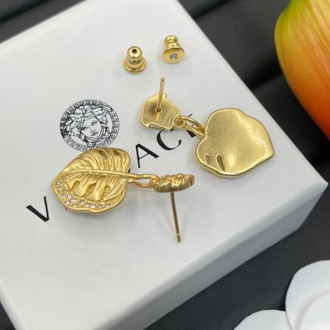ヴェルサーチェ コピー イヤリング ロゴ 大切な方へのギフト VERSACE