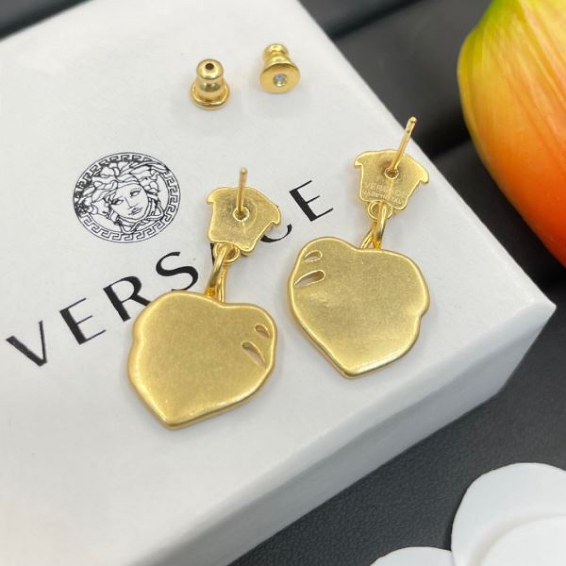ヴェルサーチェ コピー イヤリング ロゴ 大切な方へのギフト VERSACE