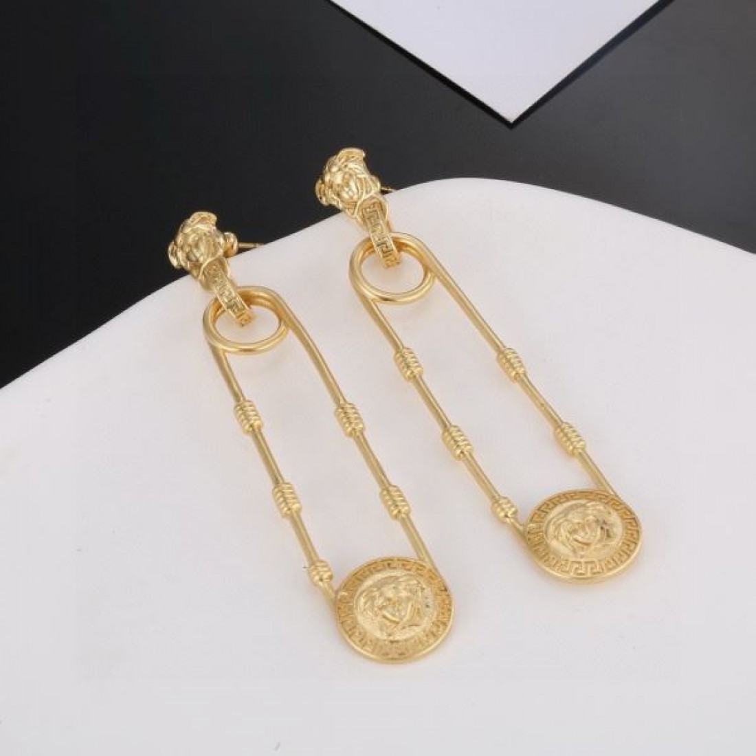 ヴェルサーチェ コピー ネックレス ロゴ 奇跡のセール特価 VERSACE