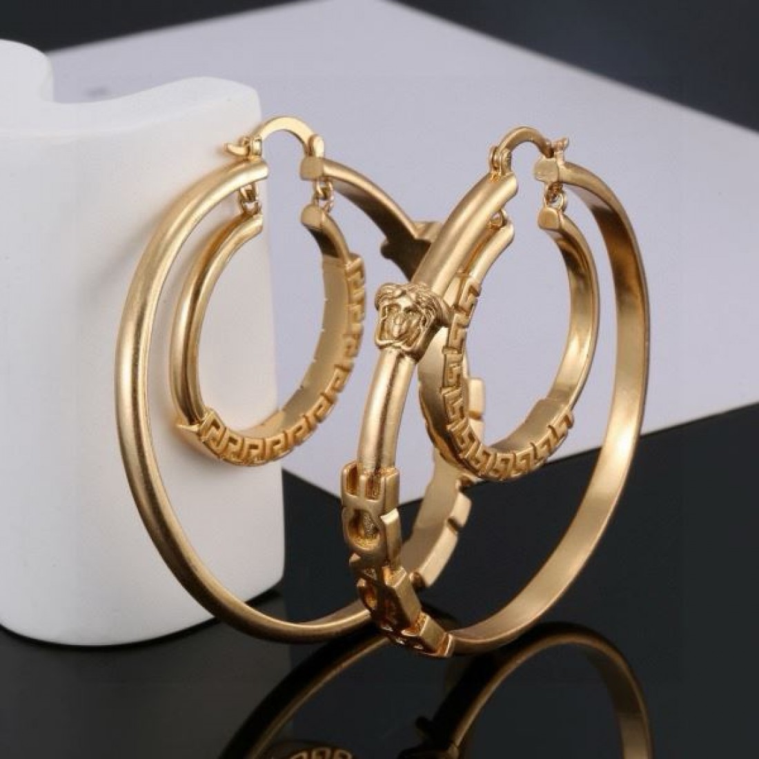ヴェルサーチェ コピー イヤリング ロゴ 新作いきなり値下げ VERSACE