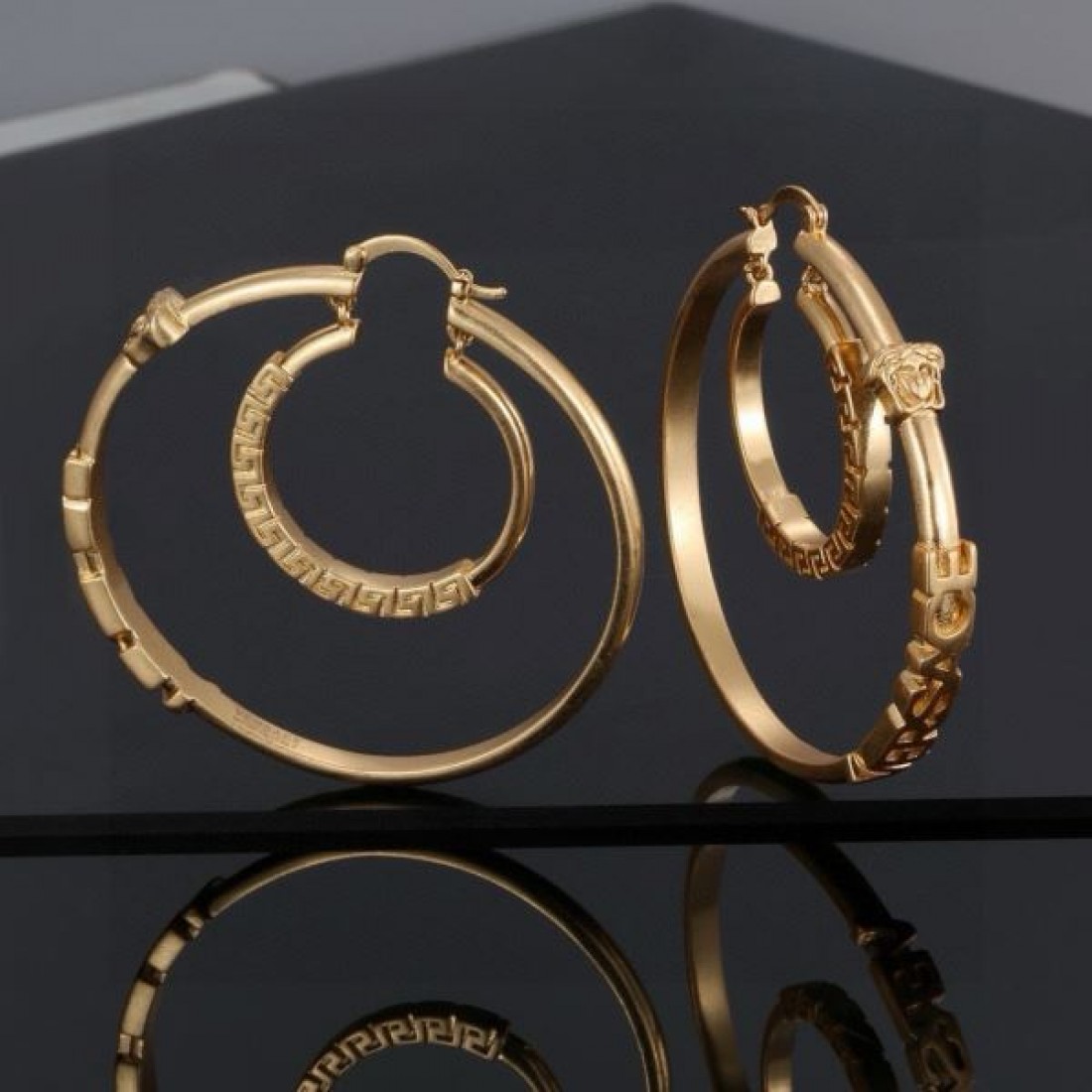 ヴェルサーチェ コピー イヤリング ロゴ 新作いきなり値下げ VERSACE