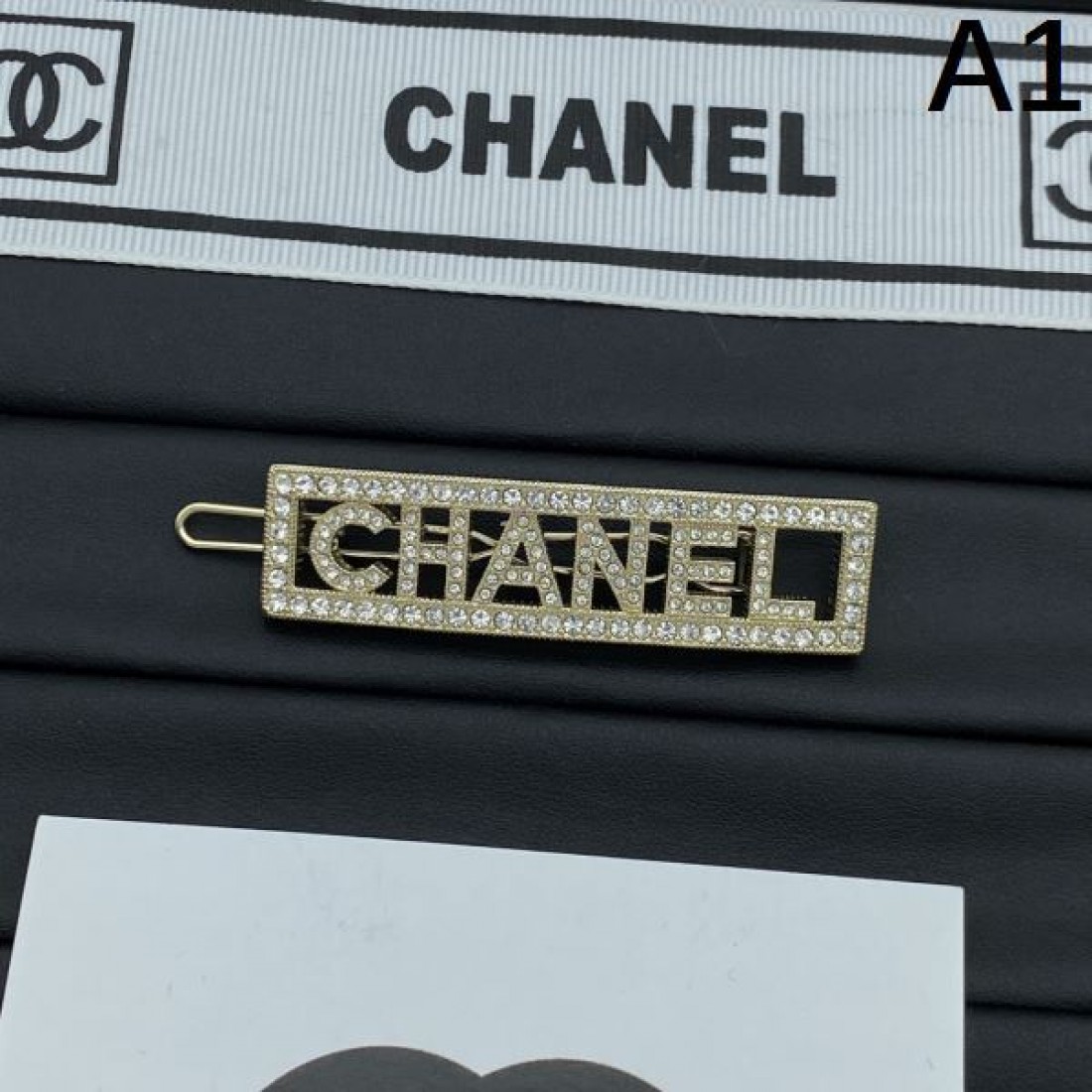 シャネル スーパーコピー 髪飾り ロゴ 色気のあるスタイルに仕上げ 髪飾り CHANEL