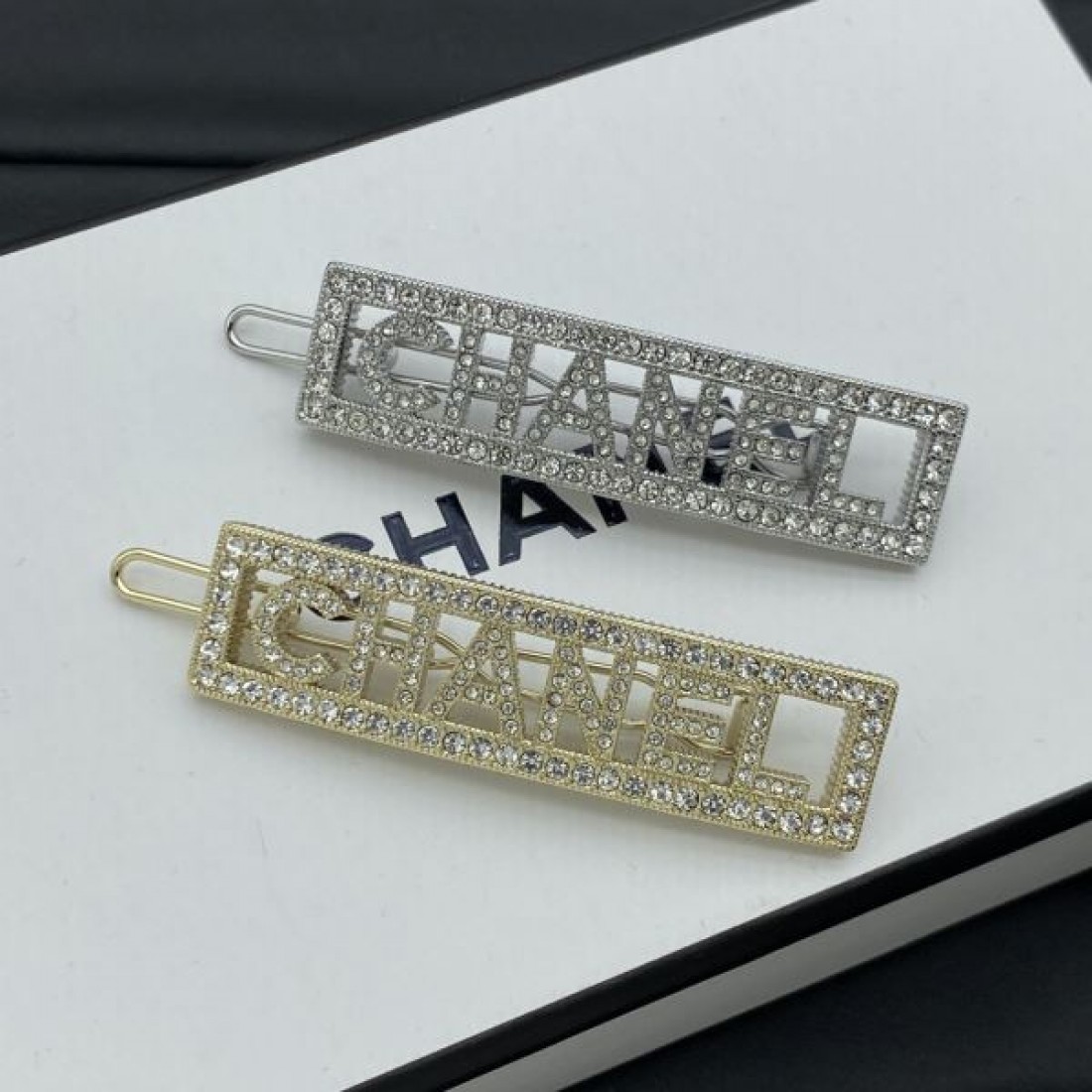 シャネル スーパーコピー 髪飾り ロゴ 色気のあるスタイルに仕上げ 髪飾り CHANEL