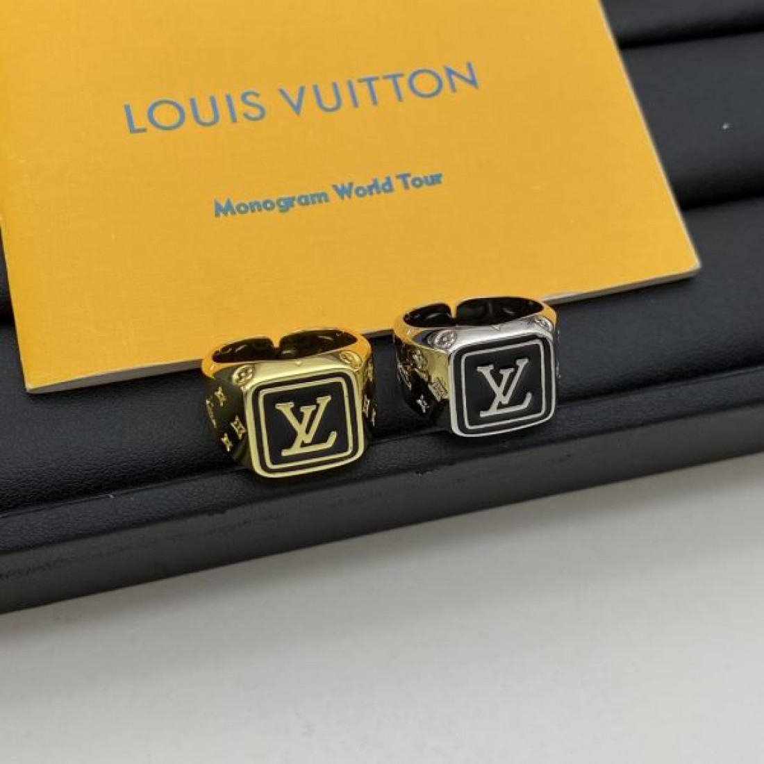 LOUIS VUITTON コピー リング ロゴ 季節を問わず活躍し ルイヴィトン