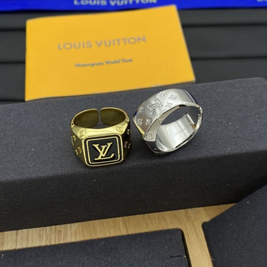 LOUIS VUITTON コピー リング ロゴ 季節を問わず活躍し ルイヴィトン