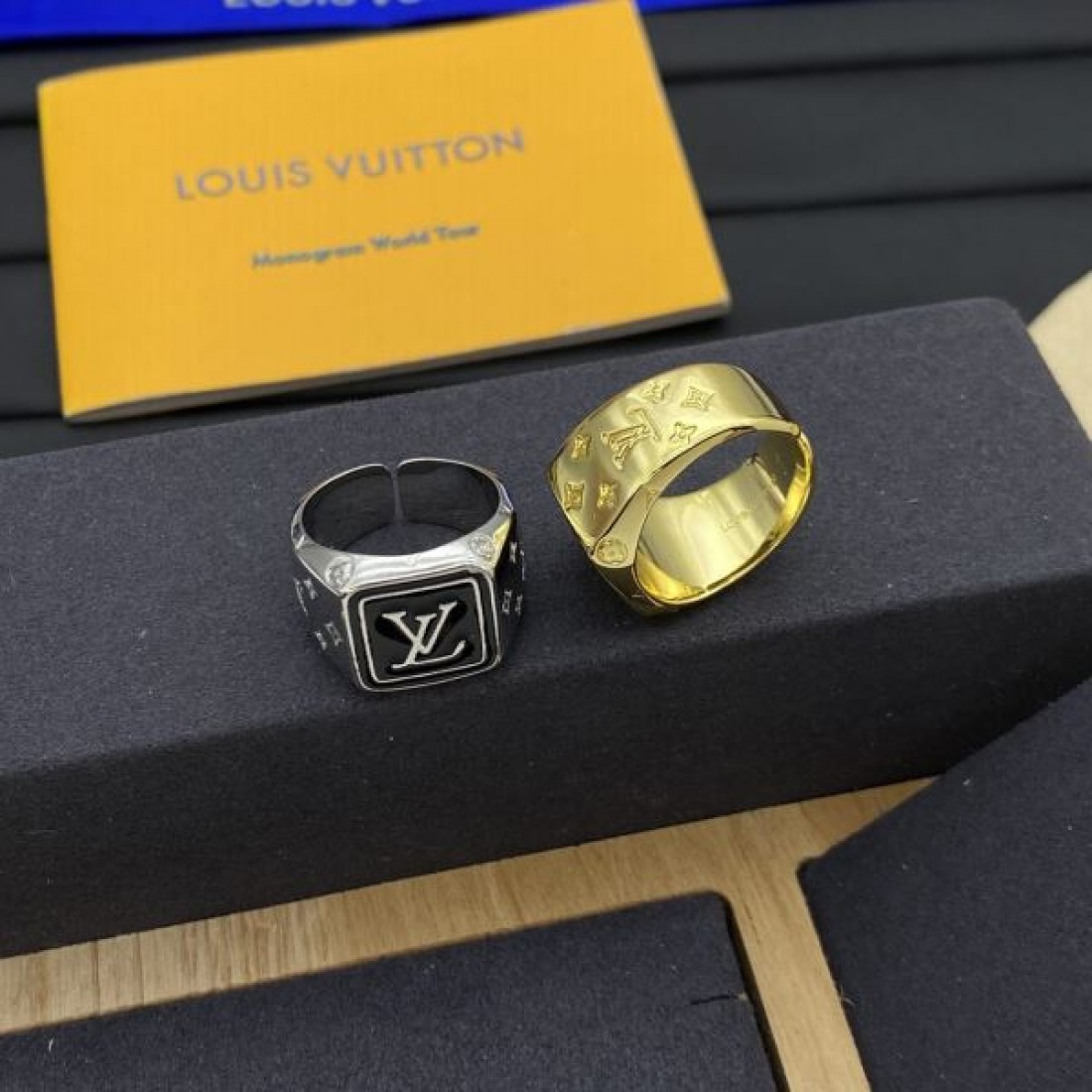 LOUIS VUITTON コピー リング ロゴ 季節を問わず活躍し ルイヴィトン