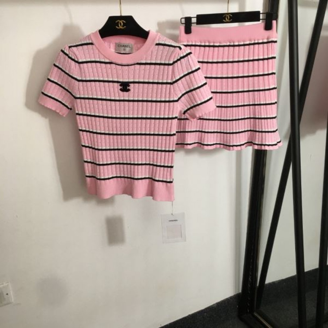 ファン必見の春夏新作 CHANEL シャネル コピー 上下セット 通販専門店 最新のブランド