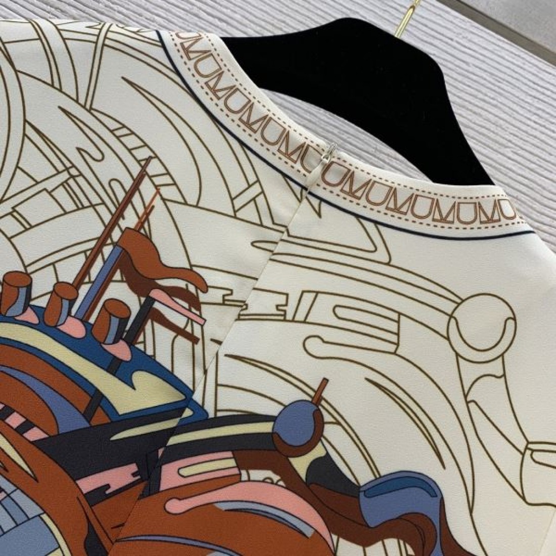 エルメス スーパーコピー ワンピース ロゴ モード感の高い春夏のスタイル HERMES