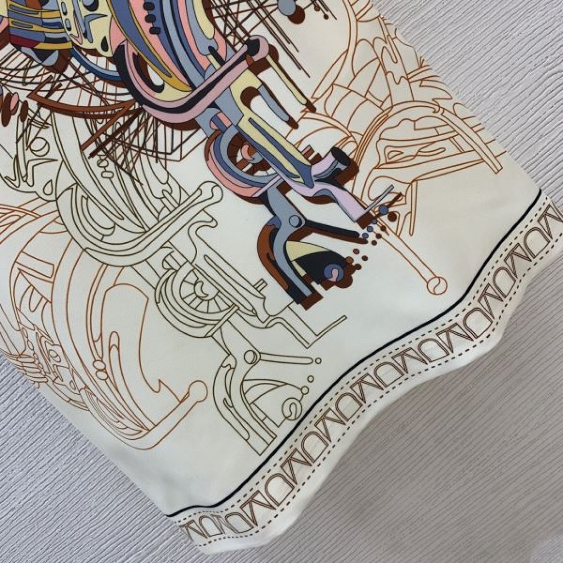 エルメス スーパーコピー ワンピース ロゴ モード感の高い春夏のスタイル HERMES
