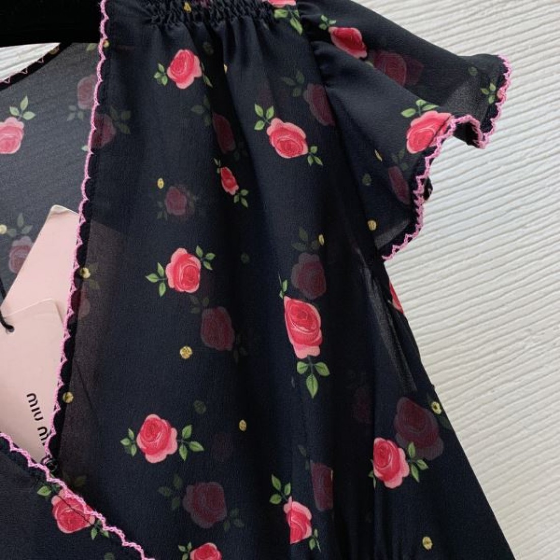 ミュウミュウ スーパーコピー ワンピース ロゴ 夏コーデの主役級 MIUMIU