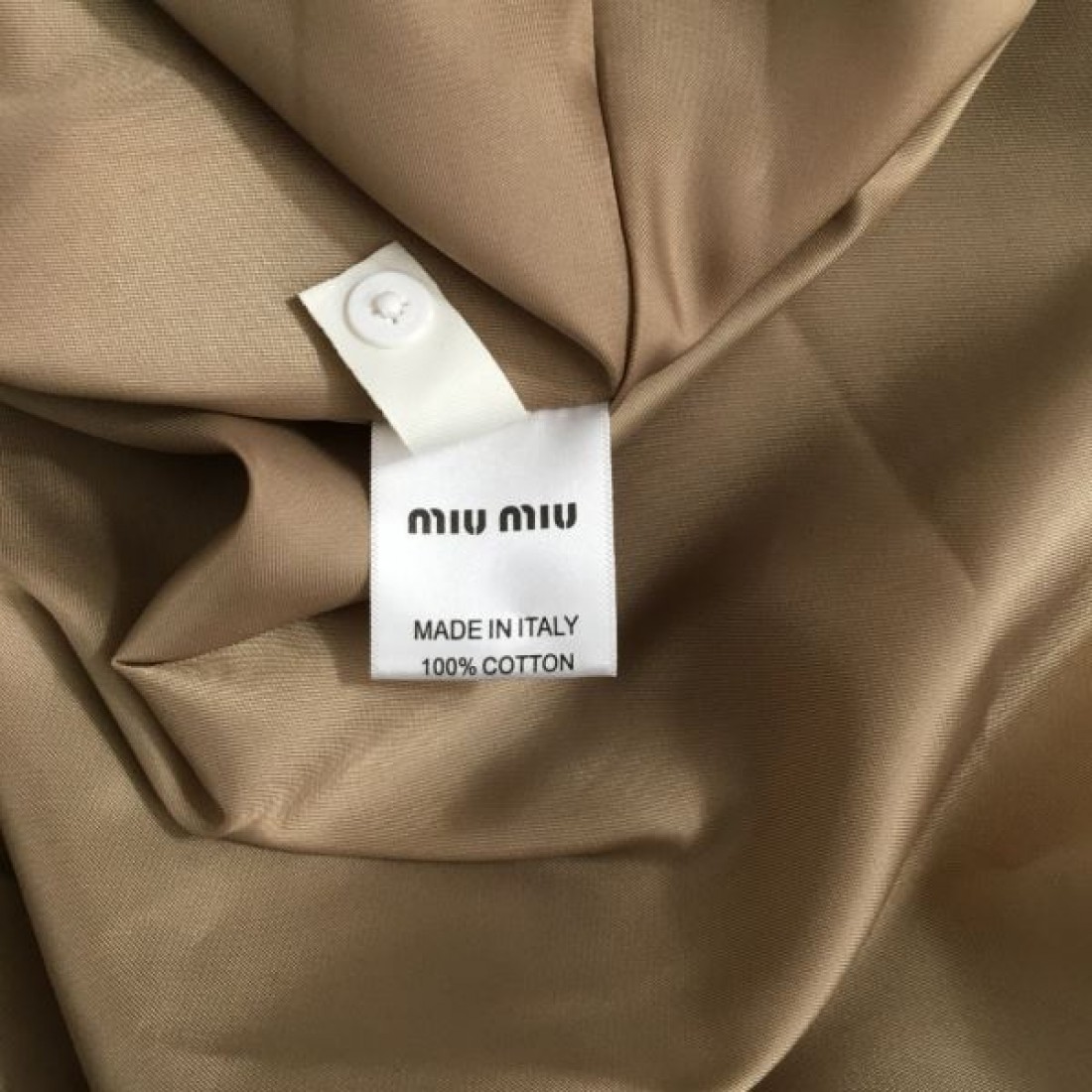 ミュウミュウ スーパーコピー ワンピース ロゴ 春夏シーズン始動 MIUMIU