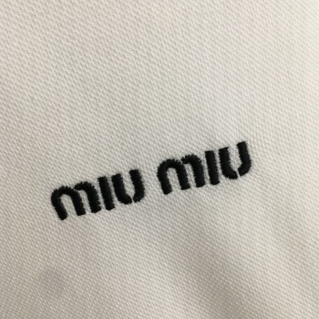 ミュウミュウ スーパーコピー ポロシャツ ロゴ 大人カジュアル MIUMIU