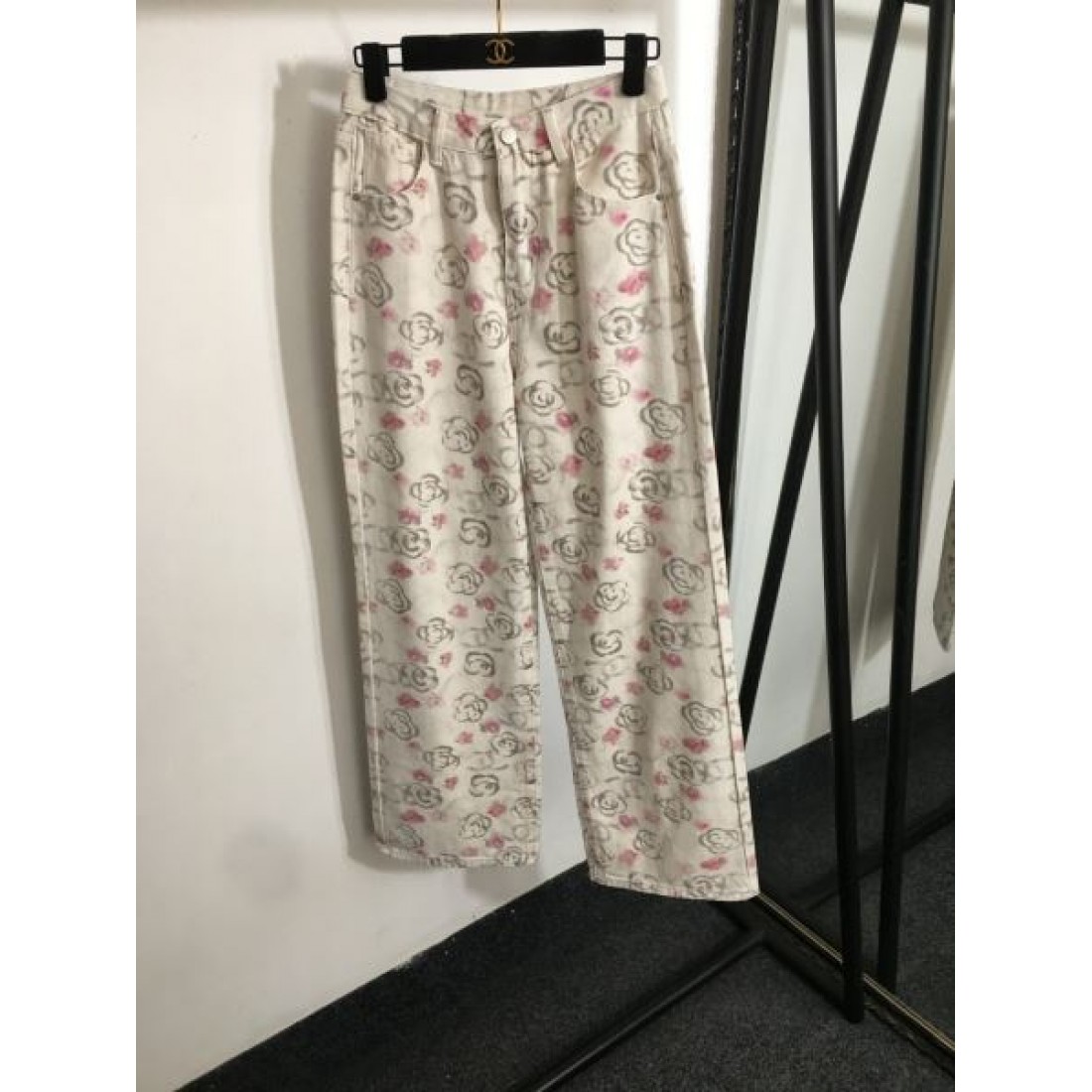 ★カジュアルさも強めな★CHANEL スーパーコピー デニムパンツ ジーパン 強めなアイテム